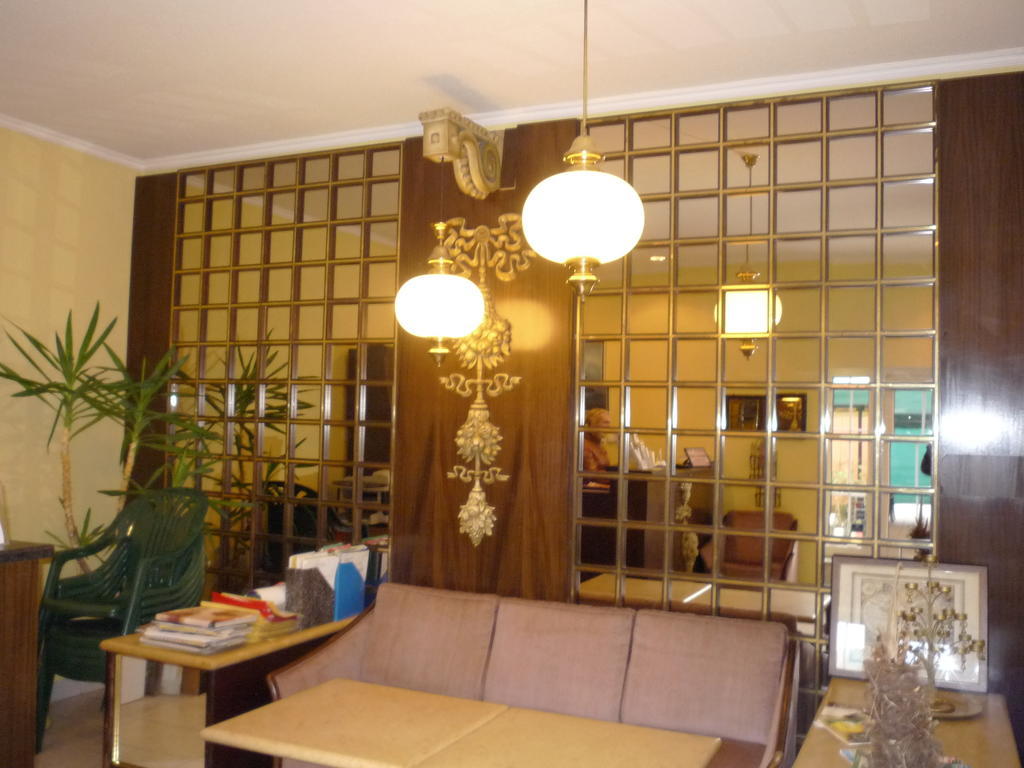 Kaloz Fregatt Panzio & Etterem Tata Ngoại thất bức ảnh